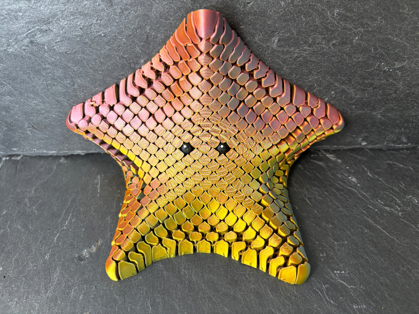 Betsie Fidget Søstjerne 12 cm Grøn/Orange-Rød/Gul