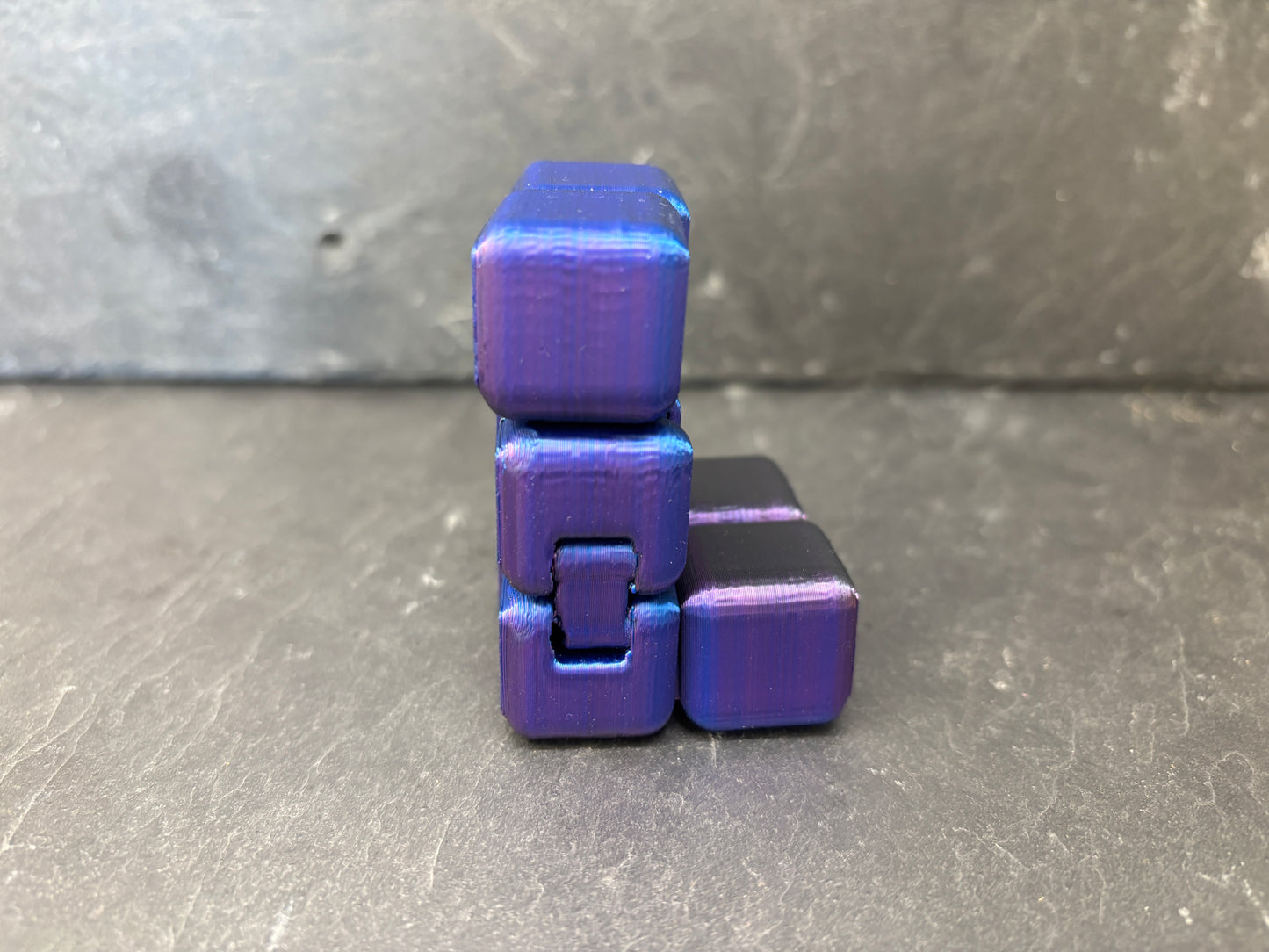 Infinity Fidget Terning Blå/Lilla/Sort