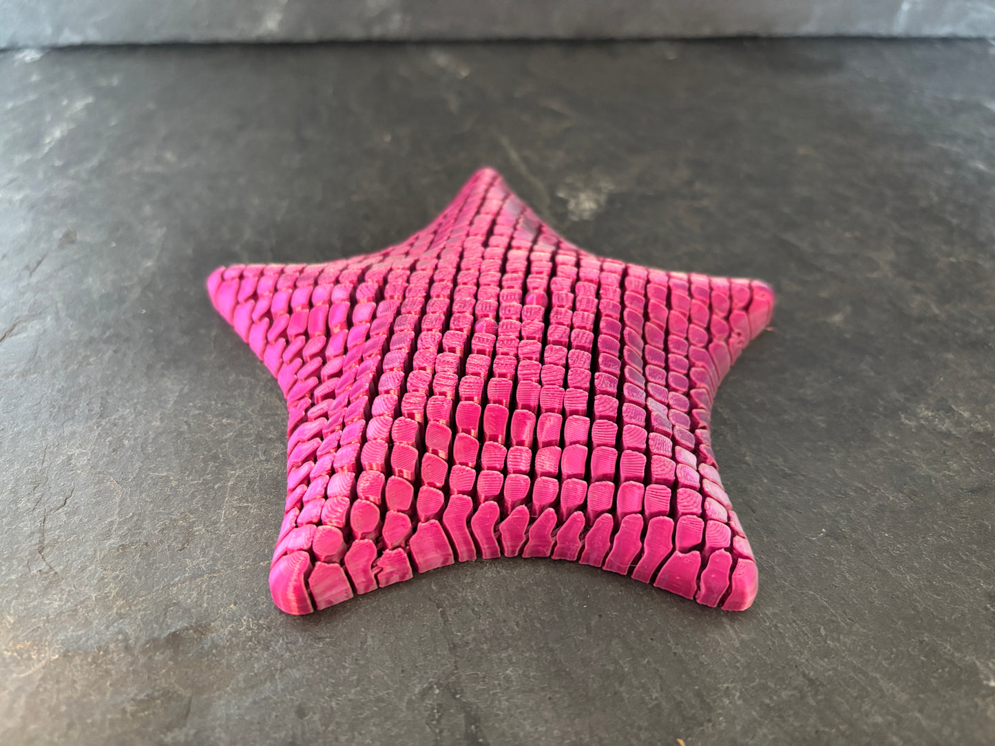 Betsie Fidget Søstjerne 12 cm Sølv/Rose-Rød