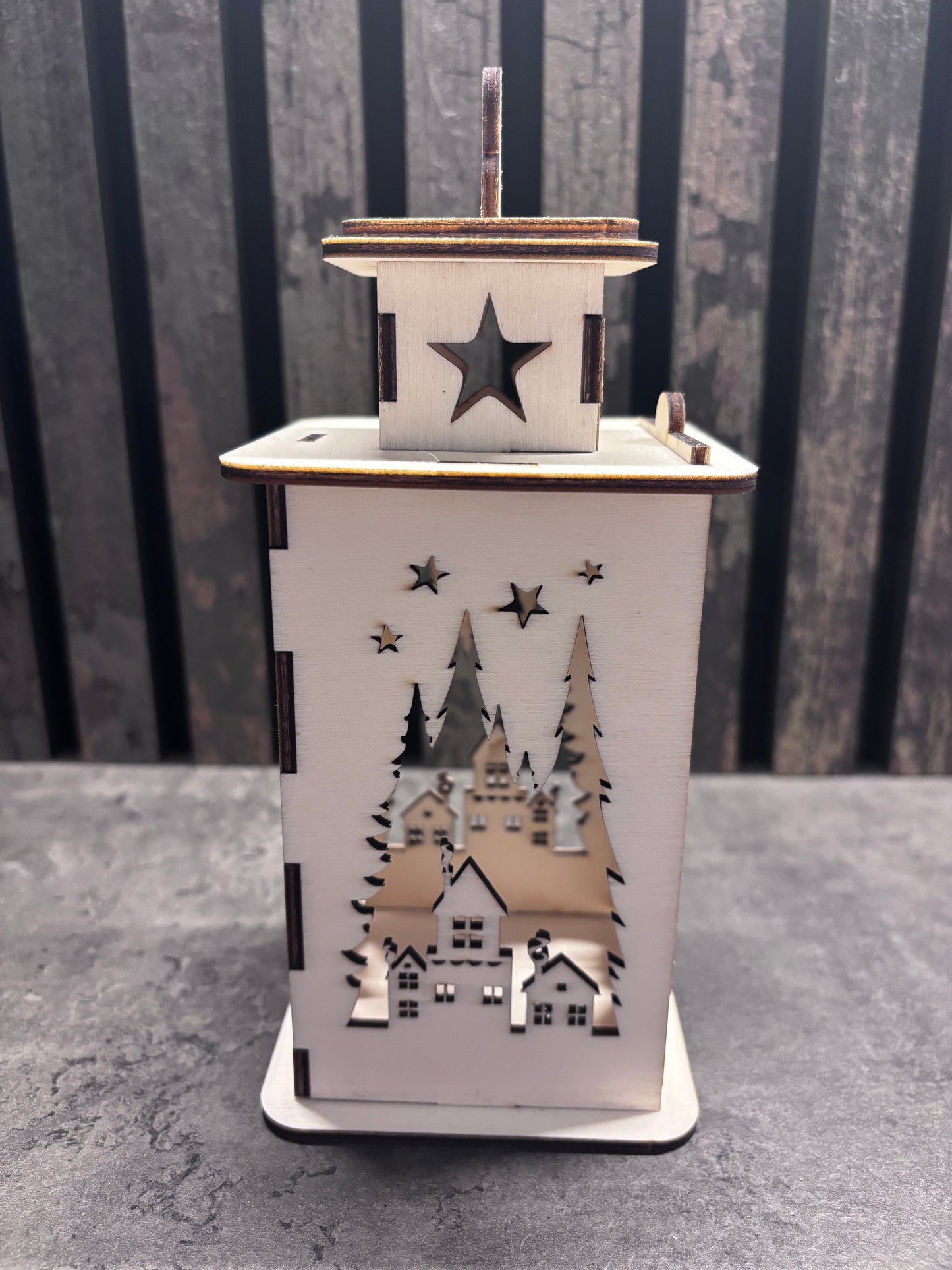 Lanterne til LED fyrfadslys Grantræer