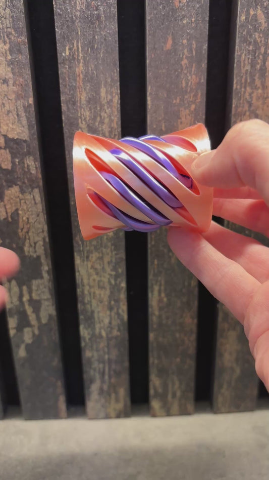 Fidget Pyramid med kugle